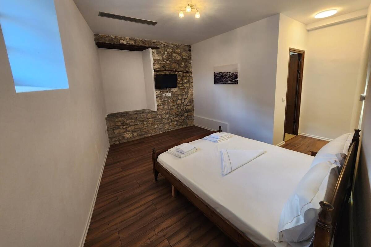 Quarto conforto | Ferros/tábuas de passar roupa, Wi-Fi de cortesia, roupa de cama
