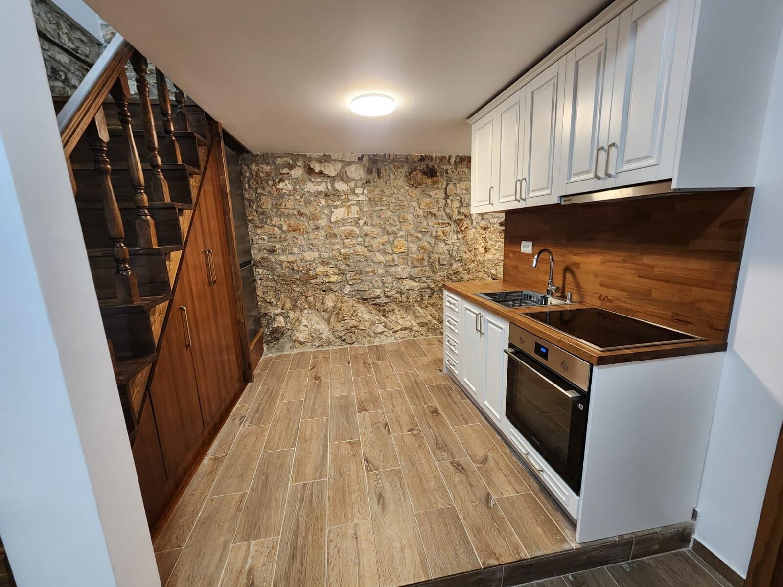 Cafetera/tetera, refrigerador, horno, placa de cocina