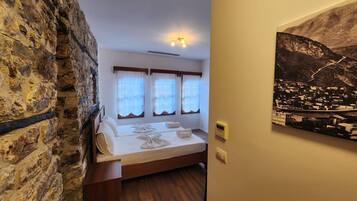 Quarto conforto | Ferros/tábuas de passar roupa, Wi-Fi de cortesia, roupa de cama