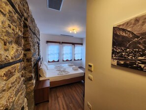 Quarto conforto | Ferros/tábuas de passar roupa, Wi-Fi de cortesia, roupa de cama