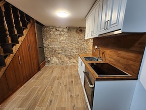 Coffee/tea maker, fridge, oven, stovetop - Guest House Koxhaku (Berat)
