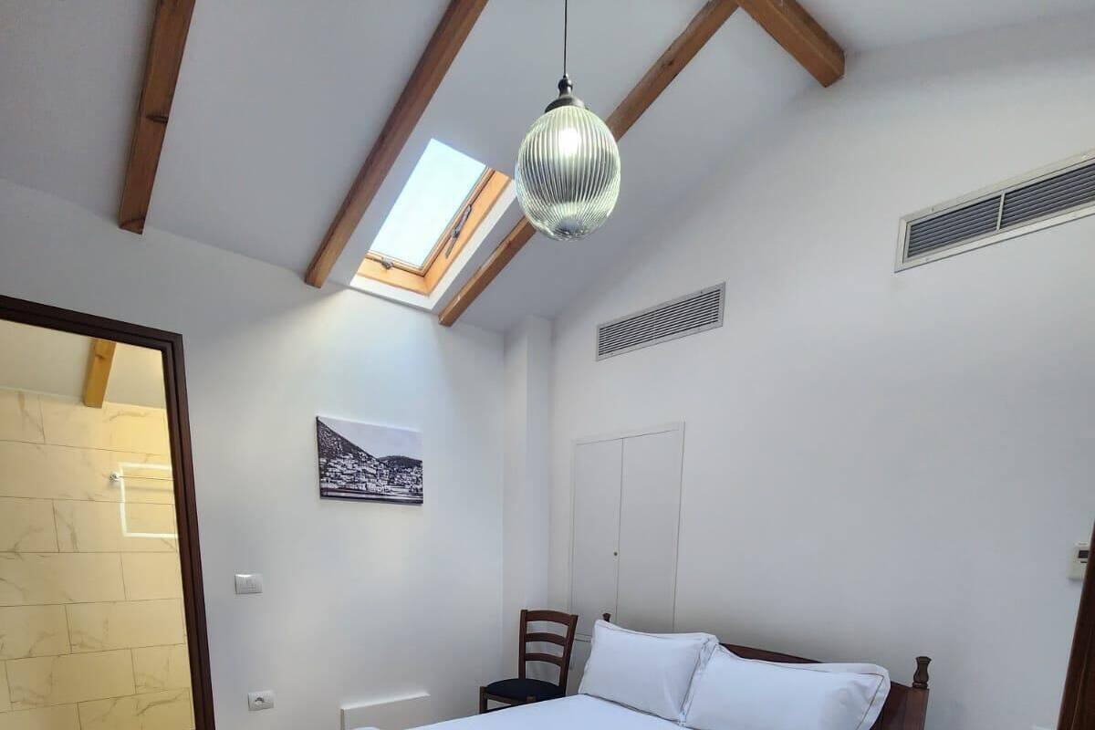 Quarto conforto | Ferros/tábuas de passar roupa, Wi-Fi de cortesia, roupa de cama