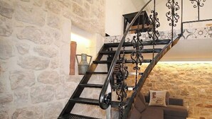 Interior - "Casa Mura di Pietra" Townhouse, Modica's Historic City Center (Modica)