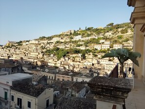 Balcony - "Casa Mura di Pietra" Townhouse, Modica's Historic Center (Modica)