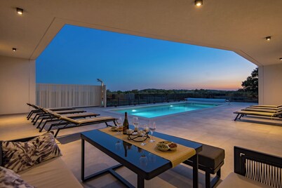 Villa Peliceti With Grand Pool