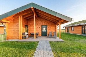 Outdoor dining - Vrbo Property (Kating)