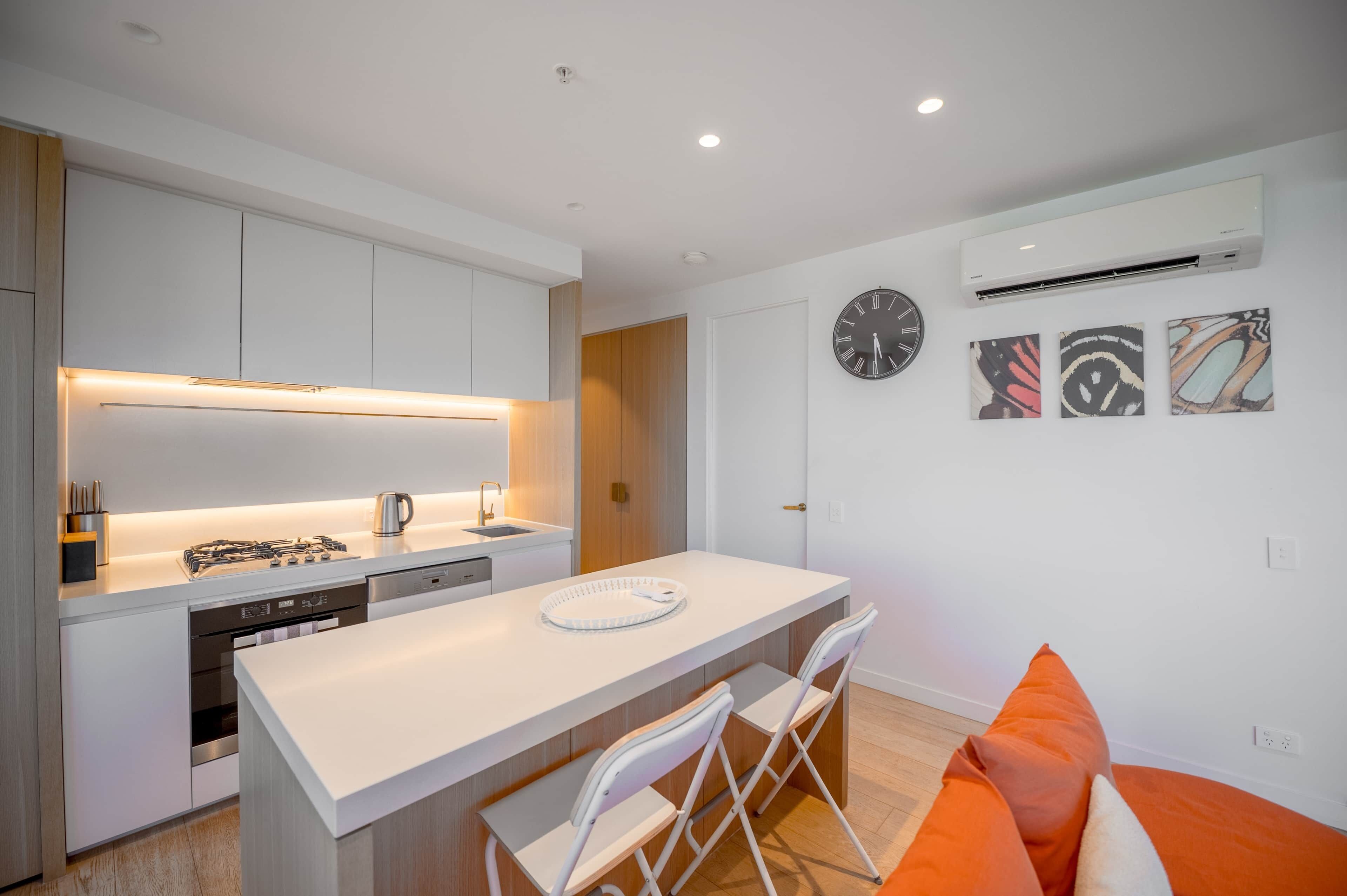Refrigerador, microondas, horno, placa de cocina