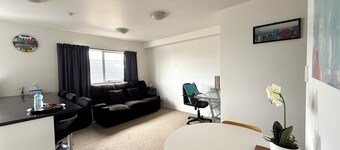 Solo/Couples/Groups 1-10 persons, 4 bedrooms, 1.5bath, 2 parks - full apartment