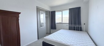 Solo/Couples/Groups 1-10 persons, 4 bedrooms, 1.5bath, 2 parks - full apartment