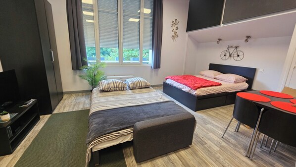 Room - Studio de la Liberté - Air Conditioning - Sleeps 4 (Châteauneuf-sur-Loire)