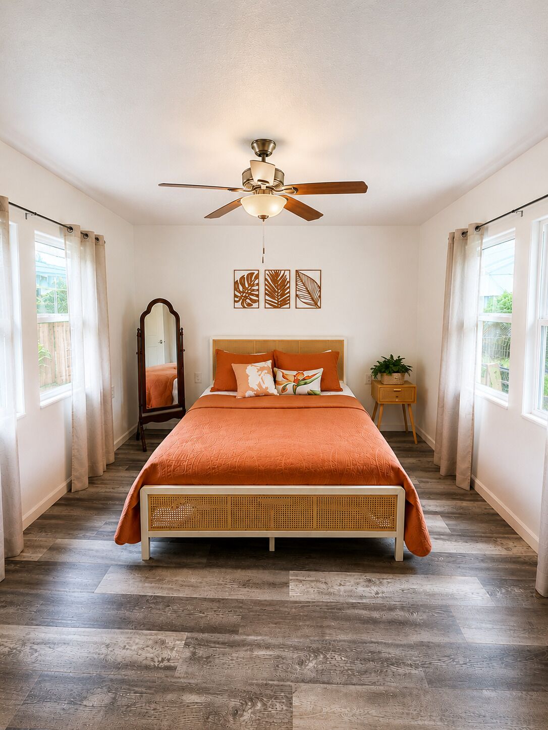 1 bedroom, desk, WiFi, bed sheets
