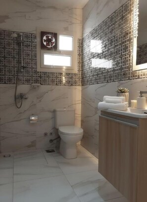 Bathroom - stylish gray apartment sea view 201 (Red Sea Governorate)