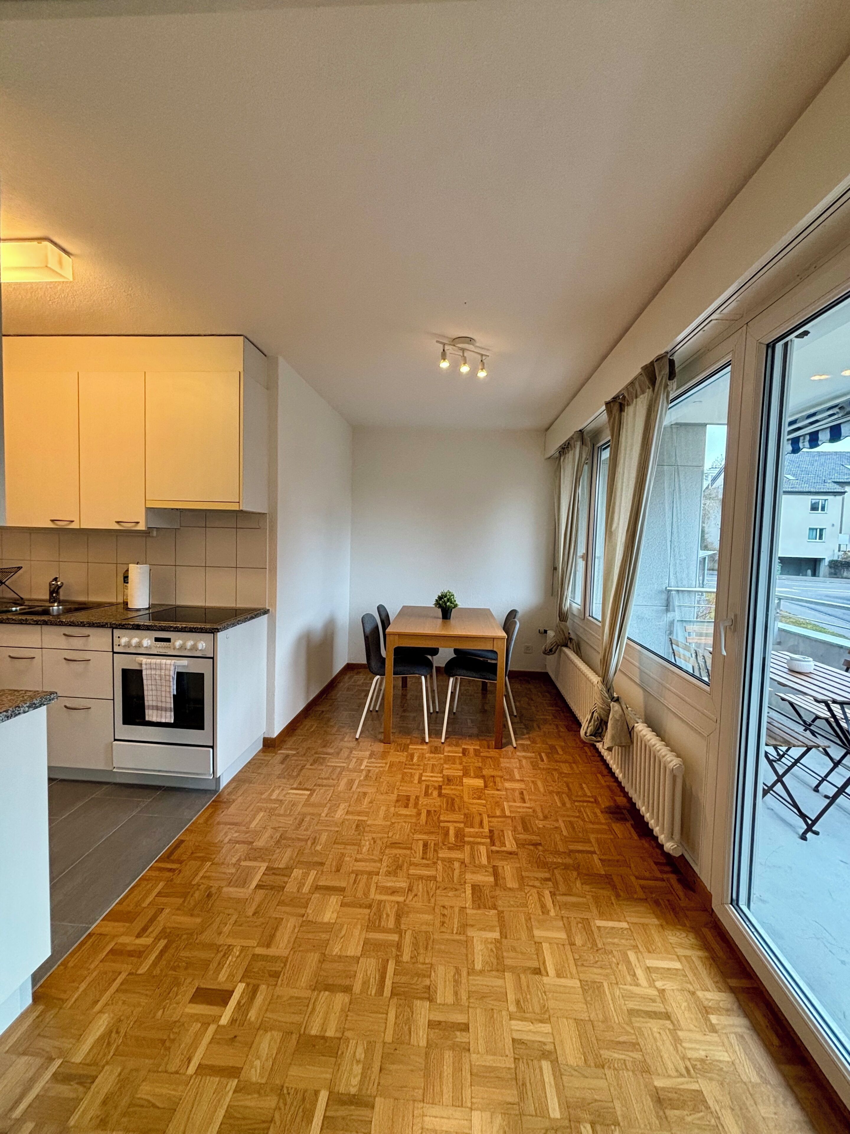 Departamento, 2 habitaciones, balcón | Restaurantes