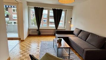 Departamento, 2 habitaciones, balcón | Área de sala de estar