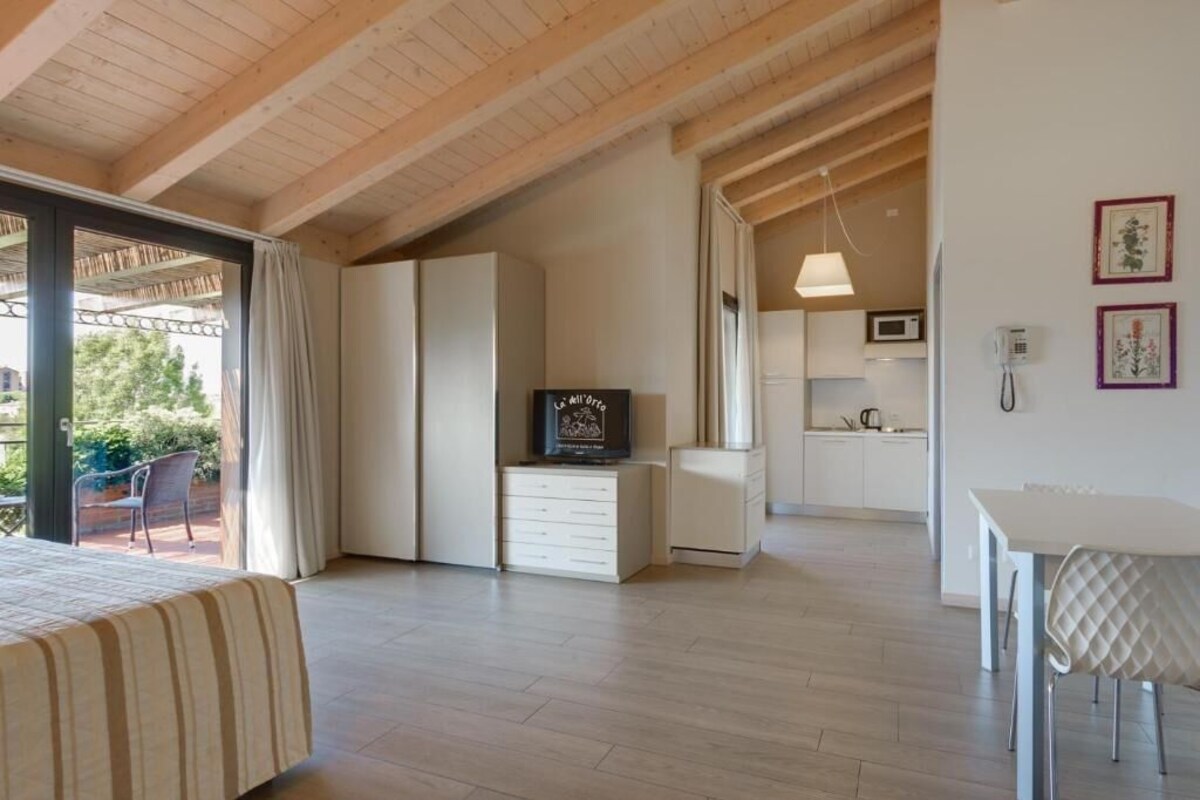Studio | In-room safe, soundproofing, iron/ironing board (on request)