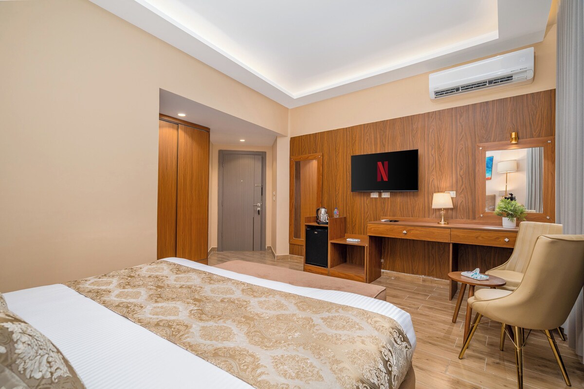 Habitación Deluxe doble | Ropa de cama de alta calidad y colchones viscoelásticos