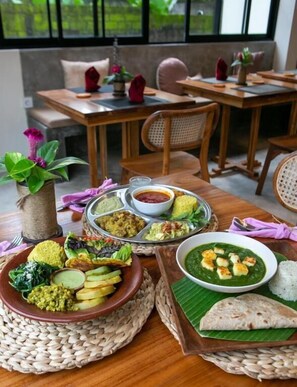 Phòng đôi hoặc 2 giường đơn Tiêu chuẩn, ban công, quang cảnh vườn | Khu ăn uống