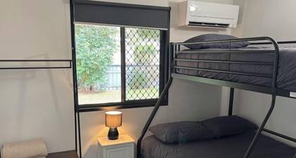 Family retreat in Ningi. Pet friendly!