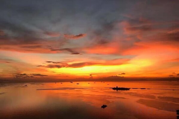 Unclassified image, 1 of 28, button - Bay View (City of Manila)