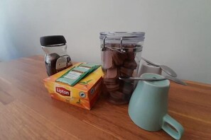 Food and drink - Location, Location, Location. (Melbourne)