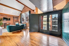 Room - Host & Stay - Bands Warehouse VI (Liverpool)