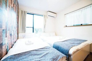 Unclassified image, 3 of 15, button - Honmachi 5-chome (Tokyo)