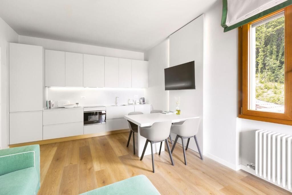 Departamento superior, vista al viñedo | Cocina privada | Cafetera de espresso, cafetera y tetera y refrigerador con congelador 