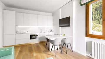 Departamento superior, vista al viñedo | Cocina privada | Cafetera de espresso, cafetera y tetera y refrigerador con congelador