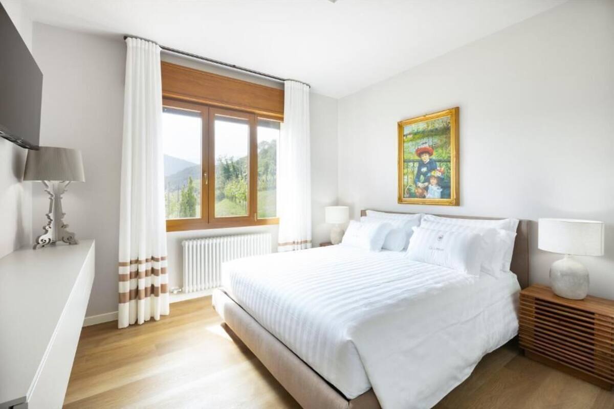 Comfort Apartment, Vineyard View | Egyptian cotton sheets, premium bedding, memory foam beds, in-room safe