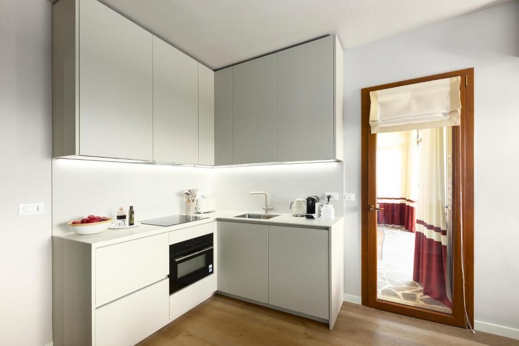 Apartamento Deluxe, vistas al viñedo | Cocina privada | Máquina de café espresso, cafetera o tetera y frigorífico grande