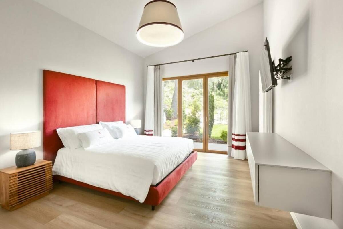 Deluxe Apartment, Vineyard View | Egyptian cotton sheets, premium bedding, memory foam beds, in-room safe