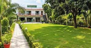 Mặt tiền nơi lưu trú