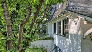 Unclassified image, 5 of 28, button - Cozy apartment in Hamburg OT Blankenese with WiFi (Hamburg OT Blankenese)