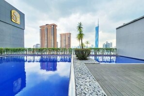 Outdoor pool - Bintang Fairlane Residences by GL Staycation (Kuala Lumpur)