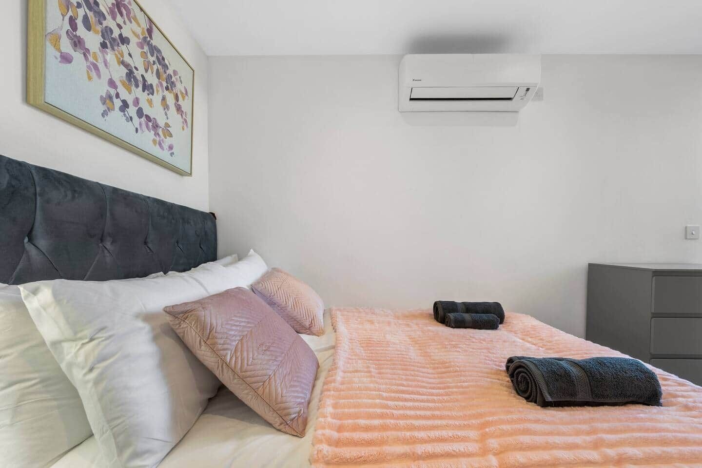 WiFi, bed sheets