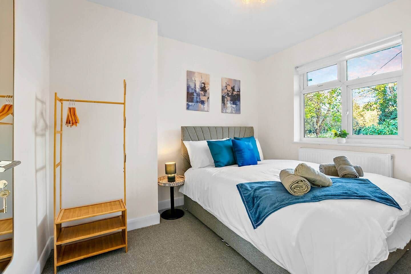 Iron/ironing board, WiFi, bed sheets