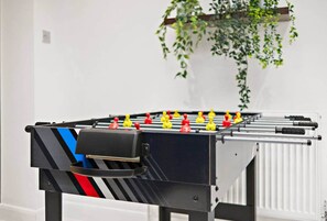 Games room - 18 Carrick Gardens, N17 7AX (London)