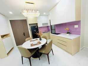 Basic-Apartment, 1 Schlafzimmer, Stadtblick | Speisen