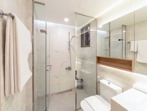Standard-Apartment, 2 Schlafzimmer | Badezimmer