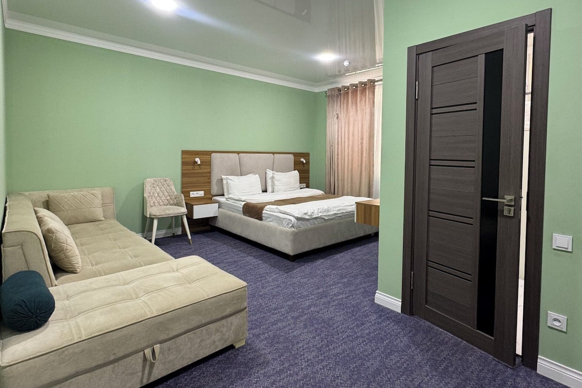 Quarto casal luxo | Escrivaninha, espaço de trabalho para notebook