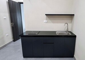 Fridge, cookware/dishes/utensils - M99 House (Hanoi)