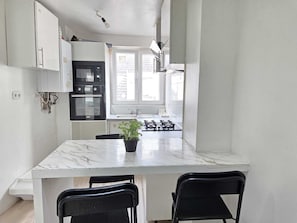 Private kitchen - A group friendly duplex suitably adapted for work teams, sports teams, etc (Etterbeek)