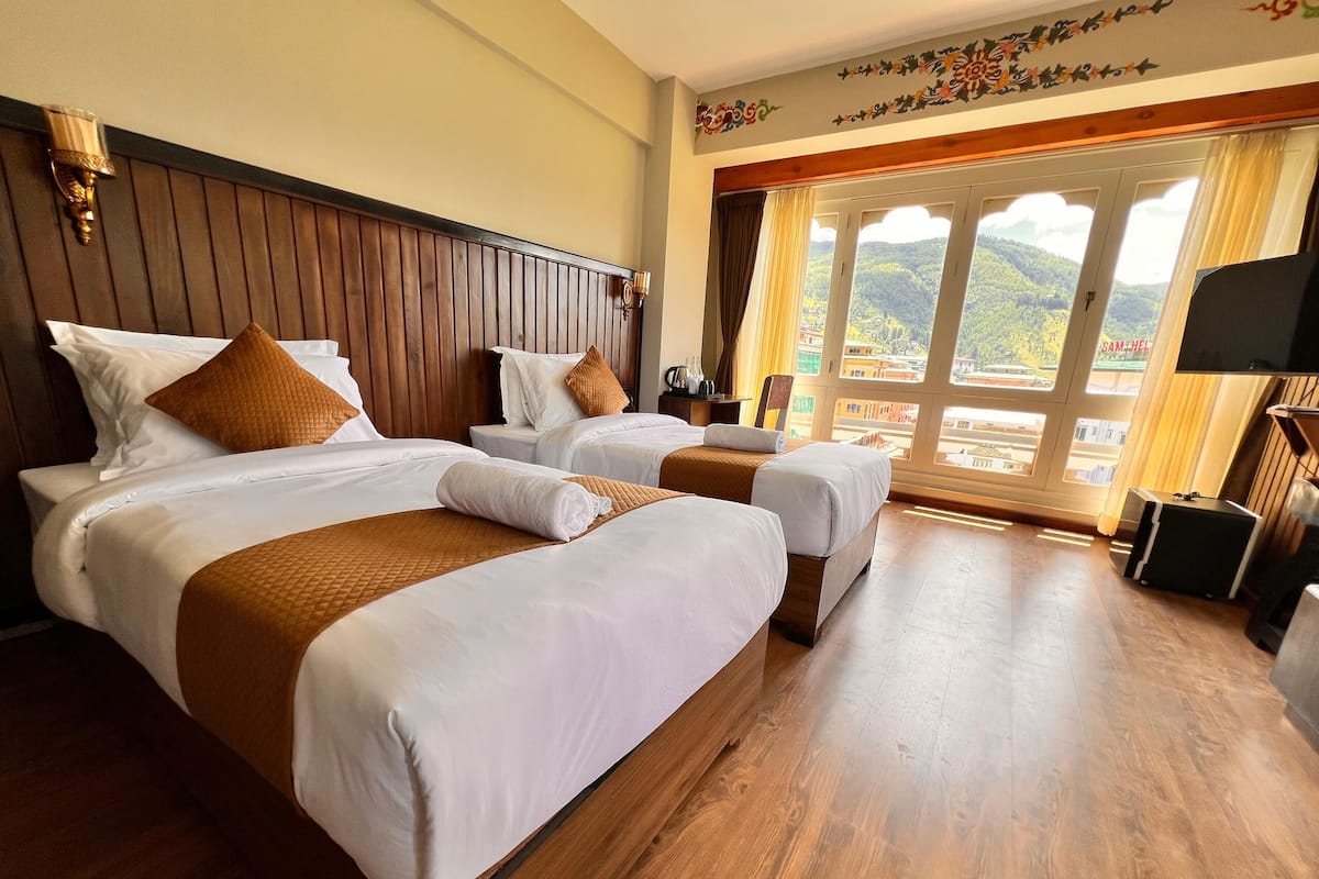 Quarto casal ou duplo luxo, sacada, vista para a montanha | Wi-Fi de cortesia