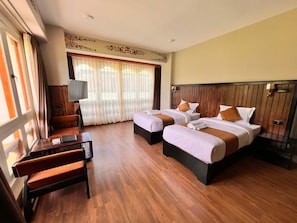 Quarto casal ou duplo luxo, sacada, vista para a montanha | Wi-Fi de cortesia