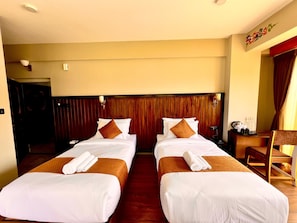 Quarto casal ou duplo luxo, sacada, vista para a montanha | Wi-Fi de cortesia