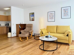 TV - "Inselwohnung" Vacation Rental - A Getaway by the Small Lake on the Island of Lindau (Lindau (Bodensee))