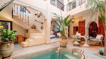 Kolam renang terbuka