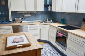 Private kitchen - Spacious Apartment 9 at the Alter Konsumverein on Sylt, accommodating up to 4 people (Sylt)