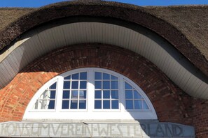 Exterior detail - Spacious Apartment 9 at the Alter Konsumverein on Sylt, accommodating up to 4 people (Sylt)