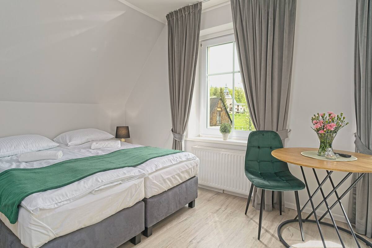Klassieke kamer, 1 twee- of 2 eenpersoonsbedden | Een strijkplank/strijkijzer, gratis wifi